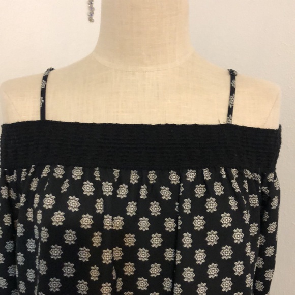 Maurices off the shoulder top with straps. Size med - Picture 3 of 9